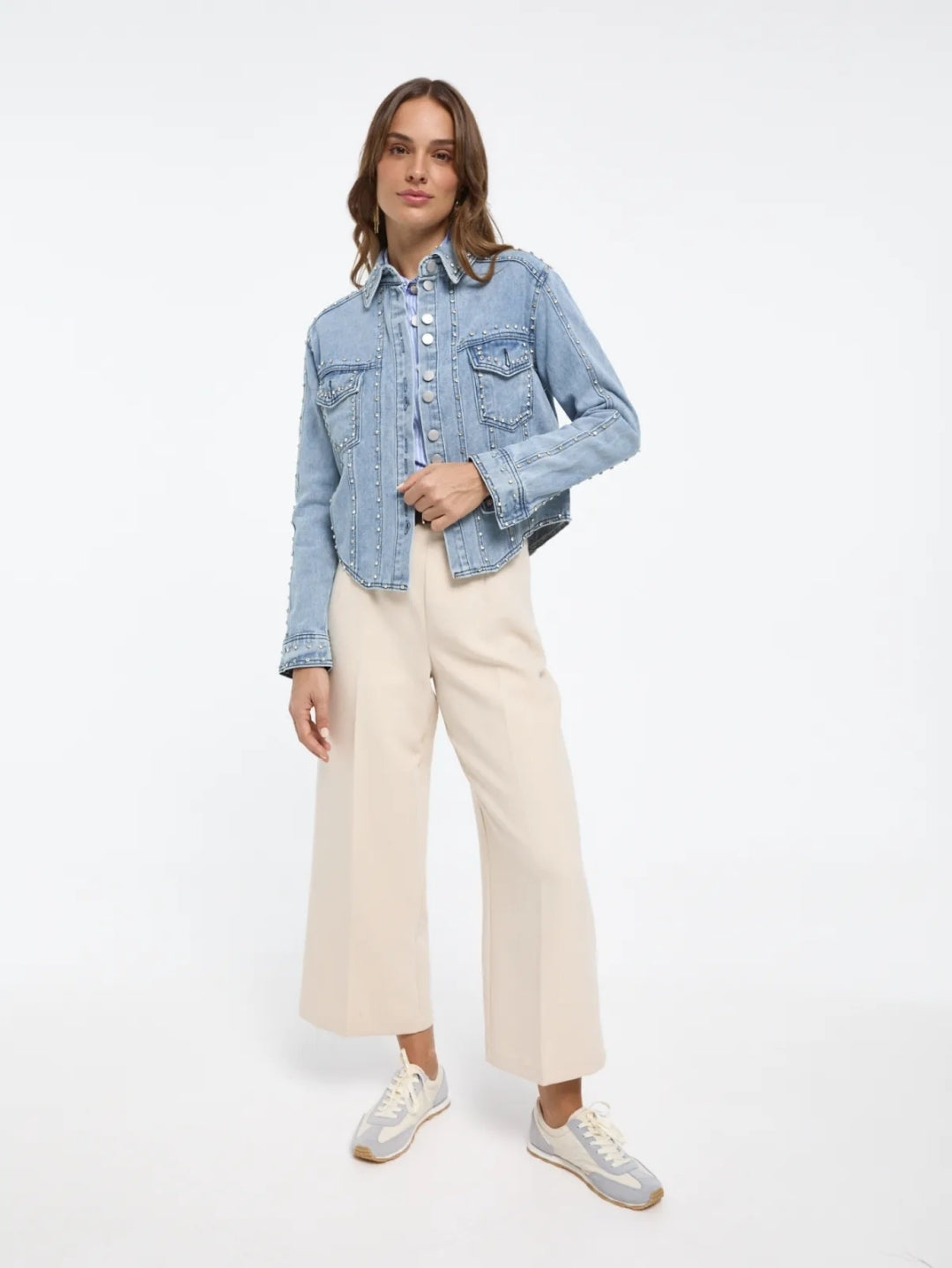 Cazadora Denim con apliques de cristal.