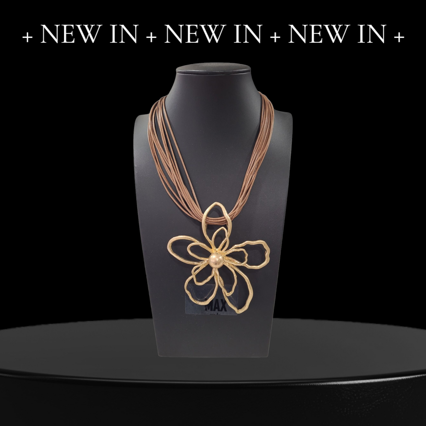 Colgante Flor Dorada en Cordón Negro y Marrón.