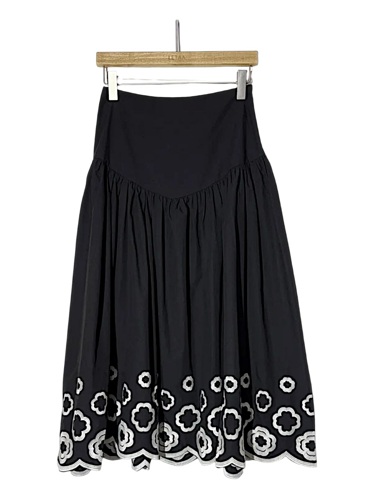 Falda Midi con Bordado Floral y Vuelo